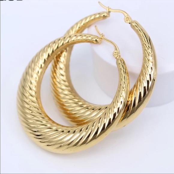 NEW 18K YELLOW GOLD ROUND HOOP EARRINGS - Picture 4 of 4
